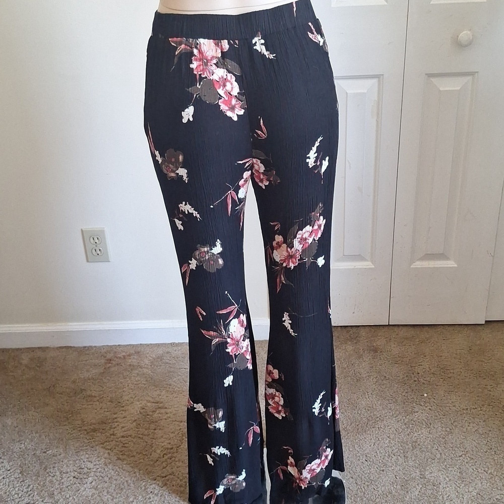 Boho Black Floral Wide-Leg Pants – Size Large - Picture 3 of 5